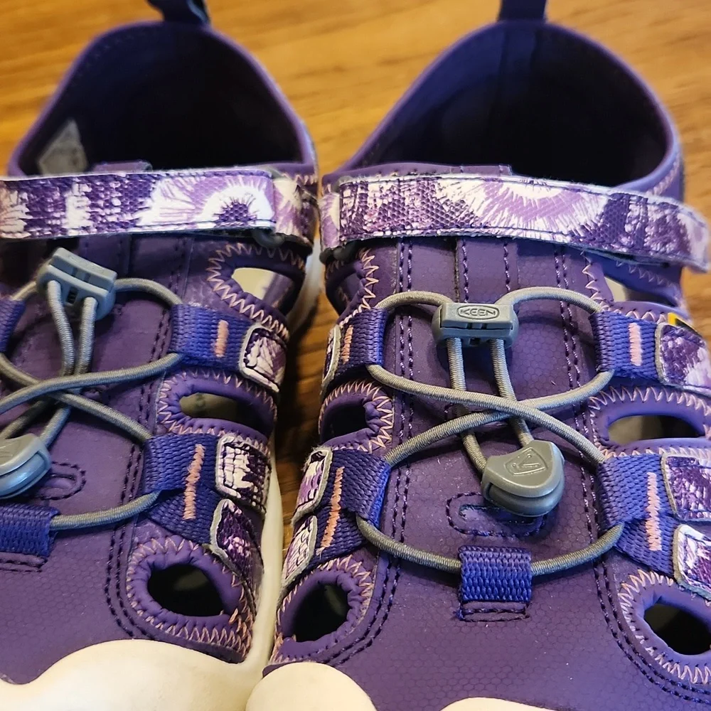 Keen Closed Toe Fisherman Comfort Purple Sandals Size 5